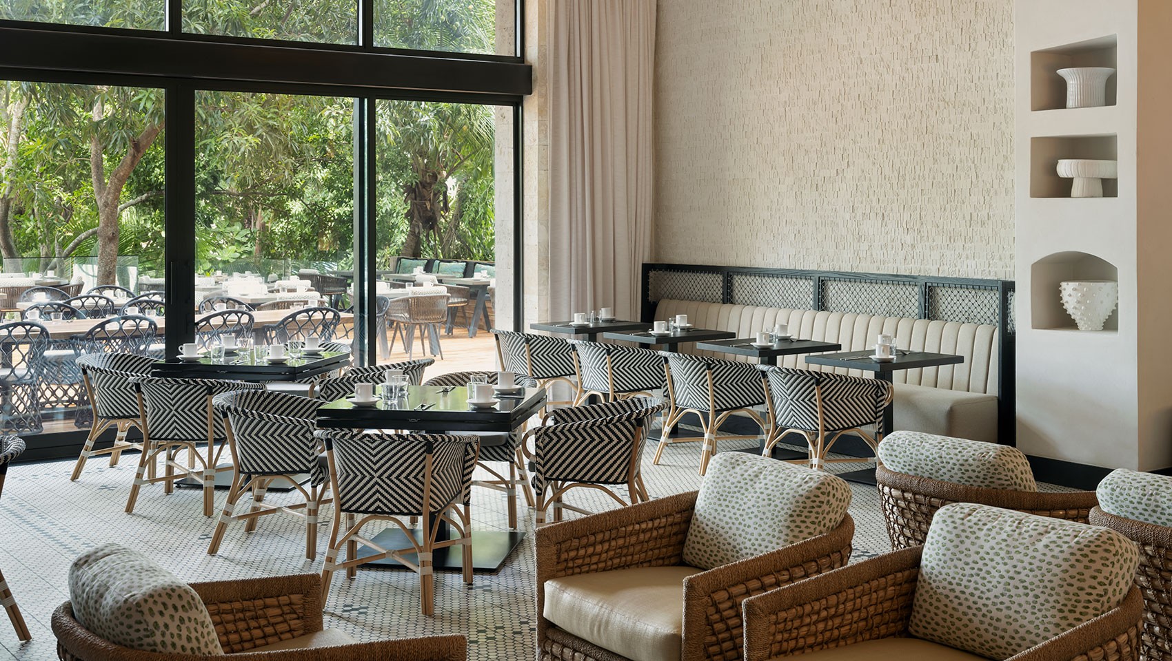 BeachfrontVillaSuites6
